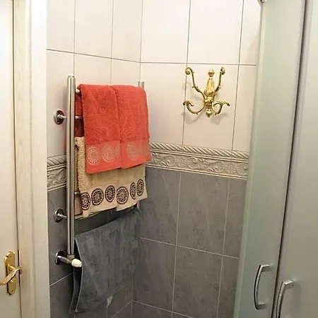 Gabi Nakvynė ir pusryčiai