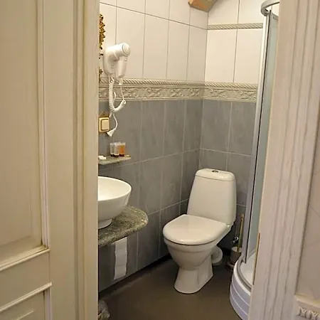 Gabi Nakvynė ir pusryčiai 3*