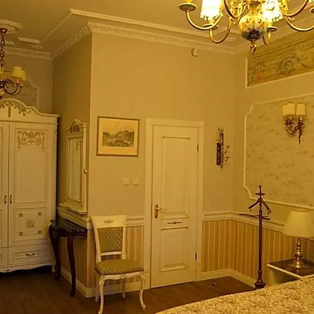 Gabi Nakvynė ir pusryčiai 3*