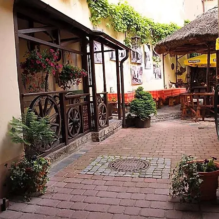 Gabi Nakvynė ir pusryčiai 3*